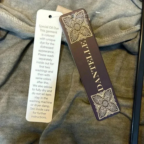 Dantelle Gray Hooded Oil Dye Top with Rib Trim - Size M - Picture 5 of 10